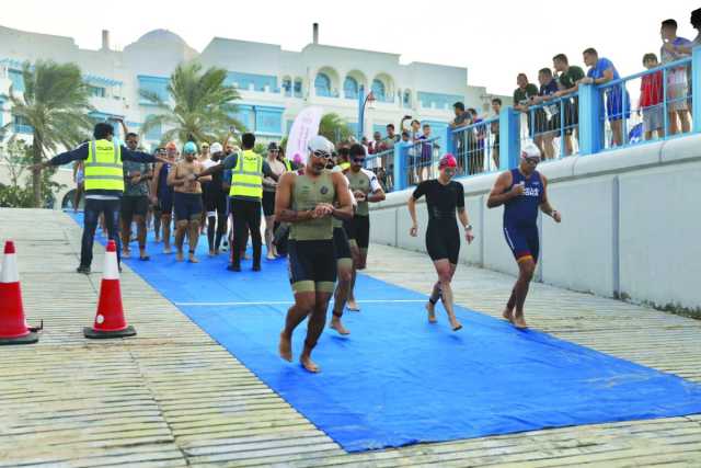 أكواثلون «الرياضة للجميع» ينعش شاطئ سلوى