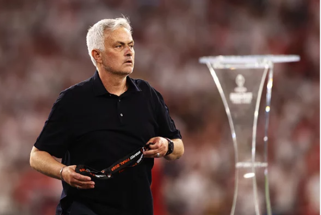 الدوري الإيطالي.. نادي روما يعلن رسميا إقالة البرتغالي جوزيه مورينيو