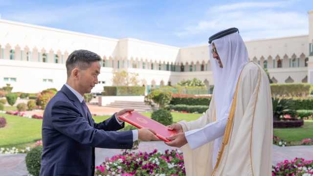 سمو الأمير يتسلم أوراق اعتماد ستة سفراء جدد لدى الدولة