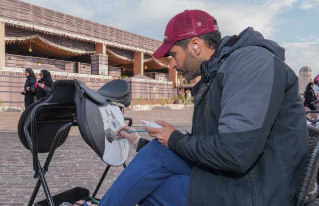 ضمن مهرجان كتارا الدولي للخيل العربية..فنانون تشكيليون يتبارون في نثر إبداعاتهم على سروج الخيل