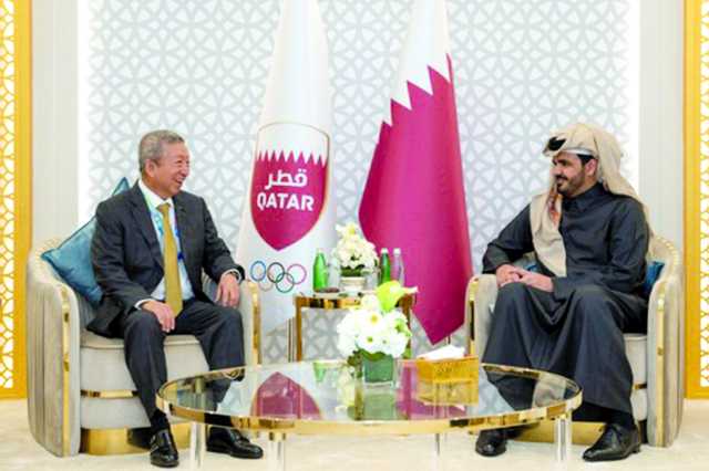 الشيخ جوعان يجتمع مع عضو المجلس التنفيذي للجنة الأولمبية الدولية