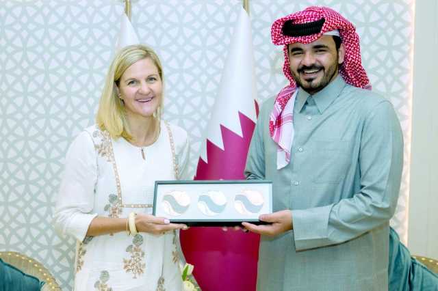 على هامش بطولة العالم للألعاب المائية.. الشيخ جوعان يلتقي مسؤولين رياضيين