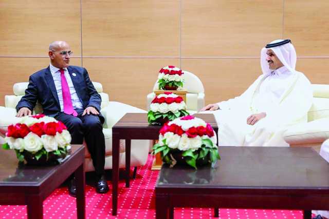 وزير الدولة لشؤون الطاقة يجتمع مع عدد من نظرائه