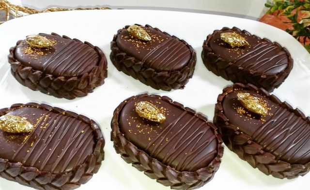 حلويات العيد.. طريقة عمل بسكويت سابليه الزبدة المغطي بالشوكولاتة