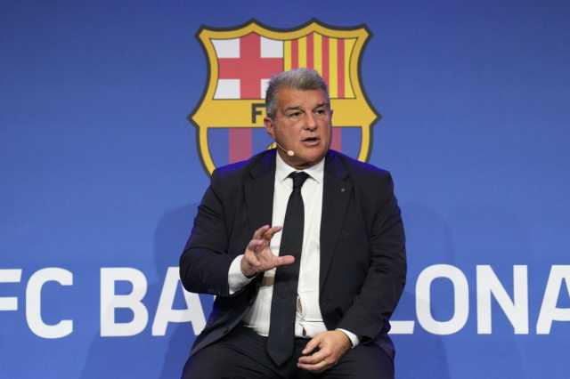 هل يذعن لابورتا لجماهير برشلونة ويرحل؟