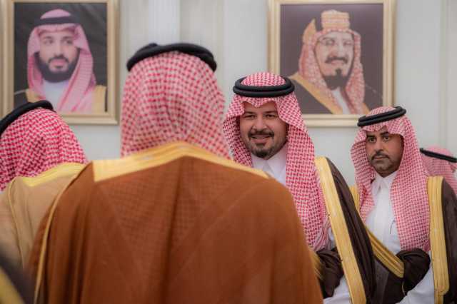 أمير المدينة يستقبل المشايخ ومديري الإدارات الحكومية المدنية والعسكرية