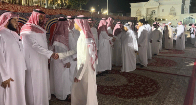 أمراء ومسؤولون وقيادات عسكرية يعزون آل العنقاوي في الفريق طلال