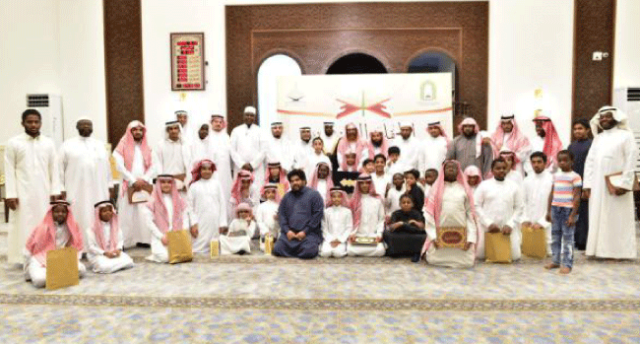 حلقات تحفيظ جامع الشعلان تكرم 73حافظا