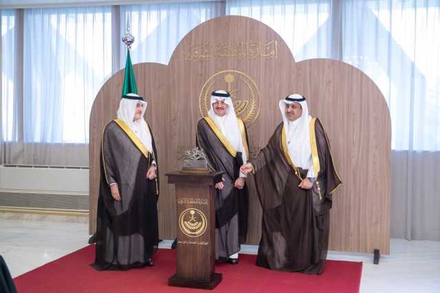 أمير الشرقية يكرم داعمي سباق الجري الدولي 25