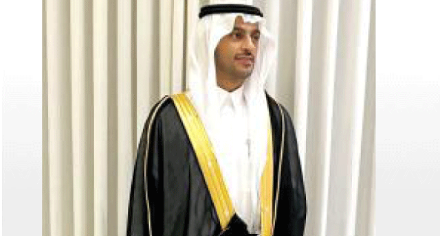 العواد في القفص الذهبي