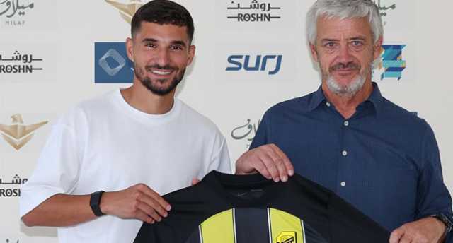 يقترب من” ديابي وأوليفيراس”.. رسمياً.. الاتحاد يتعاقد مع الجزائري حسام عوار