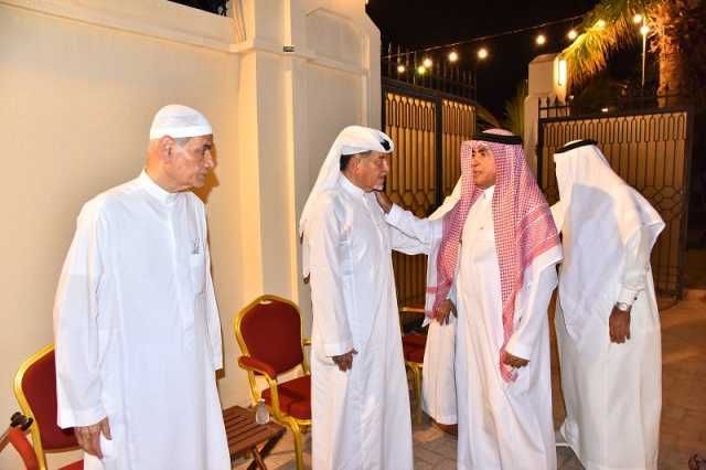 مسؤولون ورجال أعمال يواسون آل بكر وآل زينل  في وفاة المهندس محمد