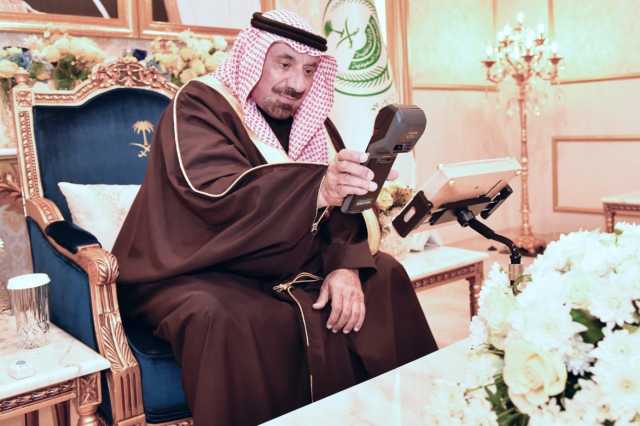 أمير نجران يُدشّن خدمة “منافذ” لمستفيدي لجنة “تراحم”