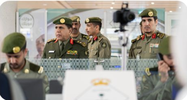 الفريق اليحيى يتفقد جوازات مطار الملك عبدالعزيز الدولي بجدة