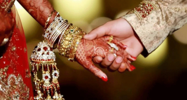 في ليلة الزفاف.. اكتشفت أن عريسها “مجنون”