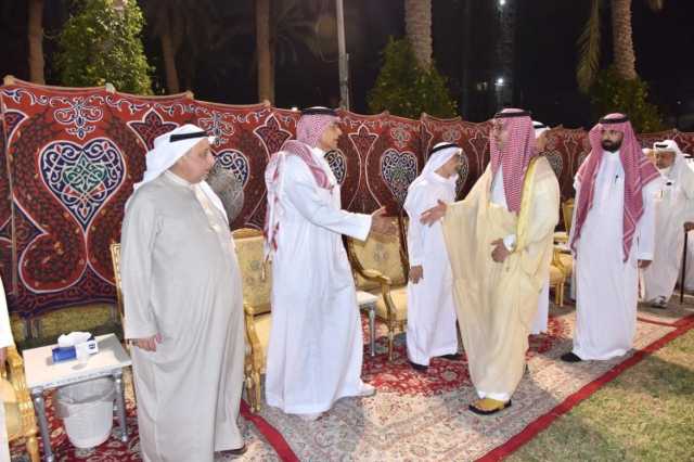 محافظ جدة يواسي أسرة آل كامل وآل يماني في فقيدهم