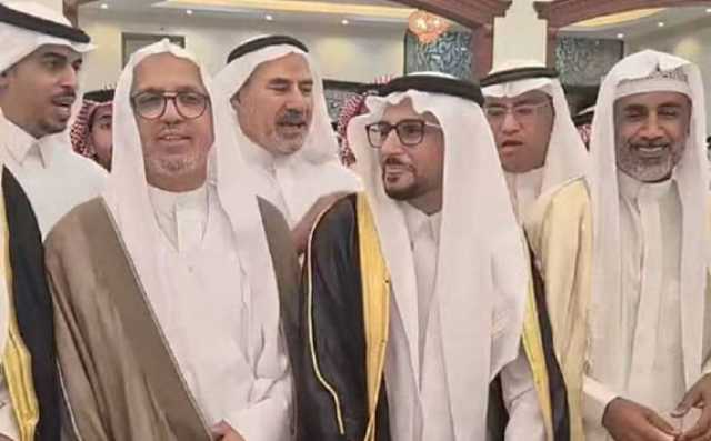 مجتبى إلى القفص الذهبي