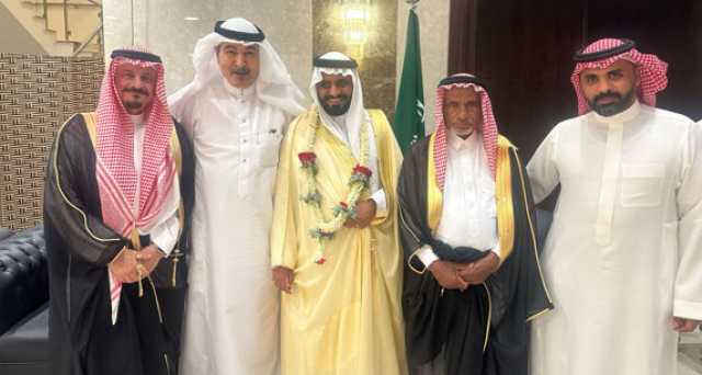 آل طروش يحتفي بزفافه في نادي الخطوط
