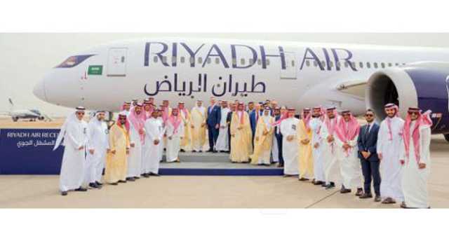 تمهيداً لبدء رحلاته حول العالم.. طيران الرياض يتسلم الرخصة التشغيلية