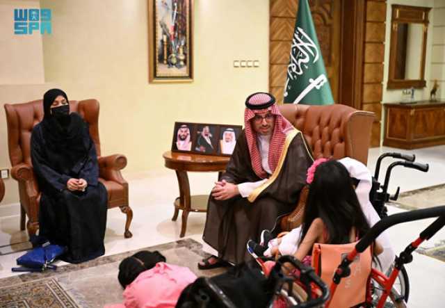 محافظ جدة يطلع على الخدمات التعليمية لذوي الإعاقة