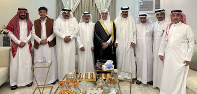 ابن مقباس يعقد قران ابنه عمر
