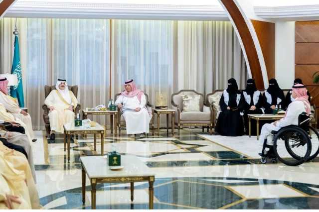 أمير الشرقية يُدشن مبادرة “خدمتكم فخر واعتزاز” لخدمة ضيوف الرحمن