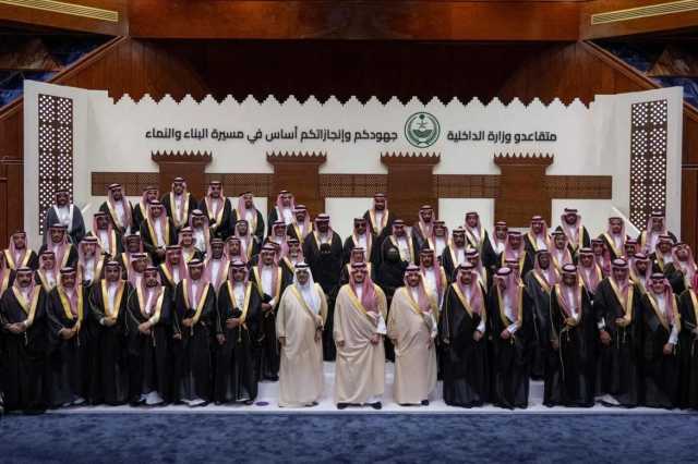 عبدالعزيز بن سعود يلتقي المتقاعدين وعدد من أهالي مكة المكرمة