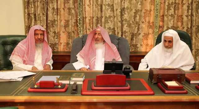 المفتي يستقبل المستفتين ويوجّه بتكليف عدد من العلماء للرد على استفسارات الحجاج