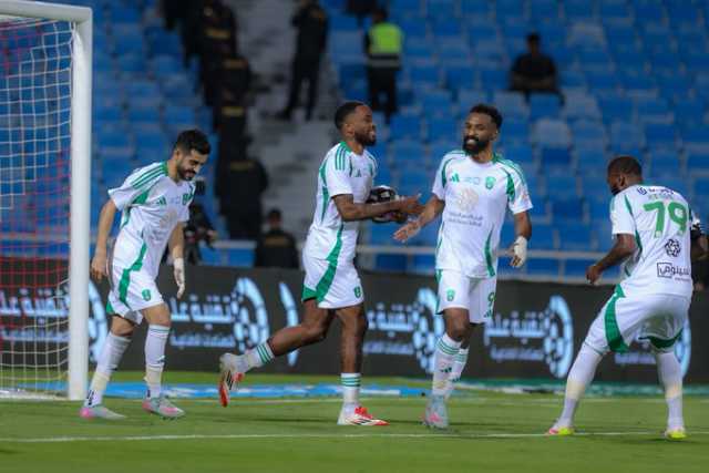 الأهلي يتغلب على الرياض.. والشباب يعبر الفيحاء