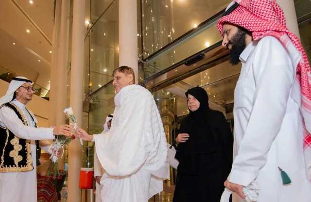 وصول 1053 حاجًا وحاجة من 76 دولة يمثلون الدفعة الثانية من ضيوف برنامج خادم الحرمين
