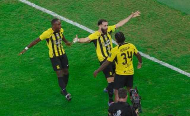 نهائي كأس الملك| الاتحاد يتقدم على القادسية في الشوط الأول 1/2