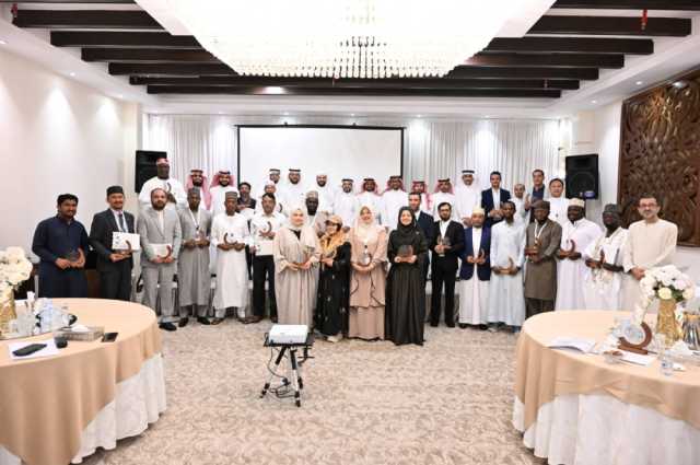 جامعة الملك عبدالعزيز تختتم برنامج تأهيل خبراء العربية في العالم