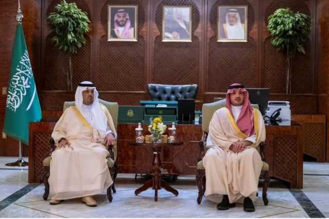 وزير الداخلية يلتقي نائب أمير مكة وأعضاء اللجنة الدائمة للحج والعمرة