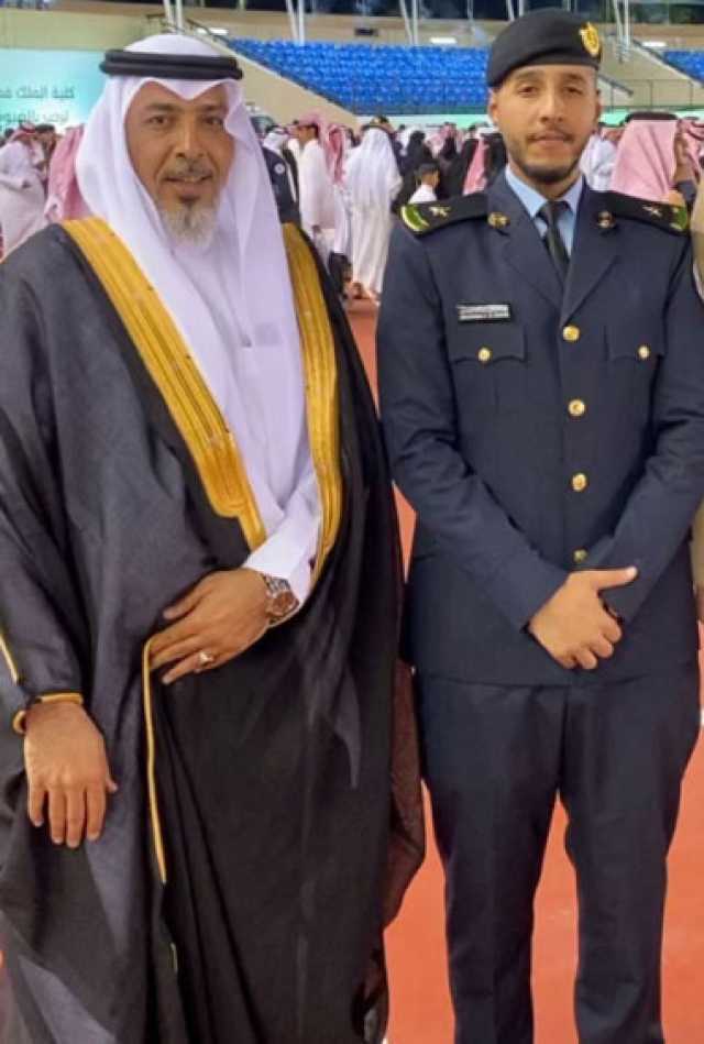 الزهراني يحتفي بتخرج ابنه الملازم عبدالرحمن