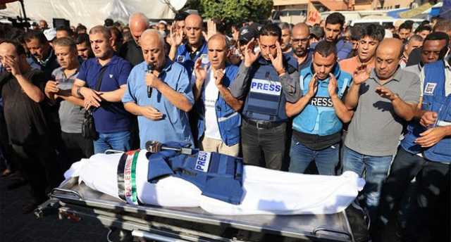 في اليوم العالمي لحرية الصحافة.. الكلمة تُذبح في فلسطين.. بين قصف العدسة ودفن الحقيقة.. صحافيو غزة في مرمى المجزرة