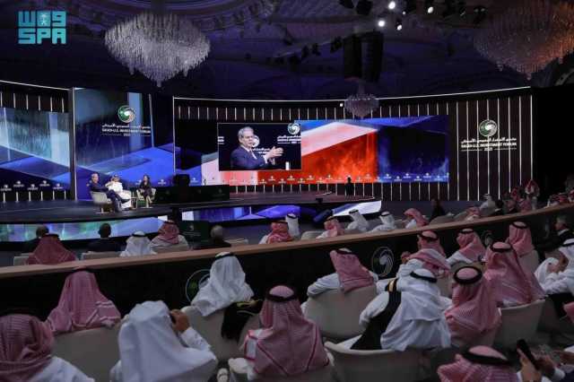 وزير المالية ووزير الخزانة الأمريكي يؤكدان أهمية تعزيز الشراكة الاقتصادية بين البلدين الصديقين