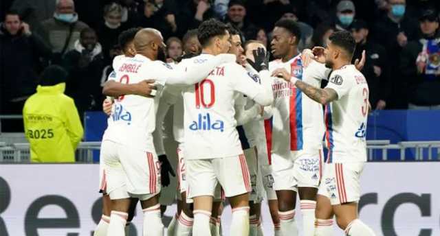 2000 يورو تحرم ليون من التعاقدات لثلاث فترات