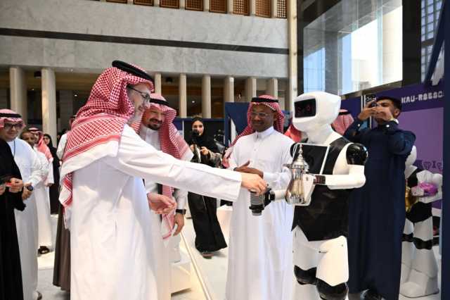 رئيس جامعة الملك عبدالعزيز يفتتح فعاليات معرض ” روبوكون 2025”