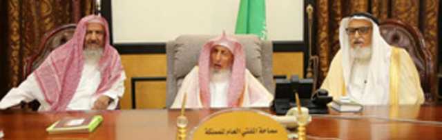 المفتي وأعضاء اللجنة الدائمة يستقبلون المستفتيين