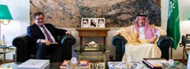 نائب وزير الخارجية يستعرض مع سفيري بريطانيا والصين المستجدات الدولية