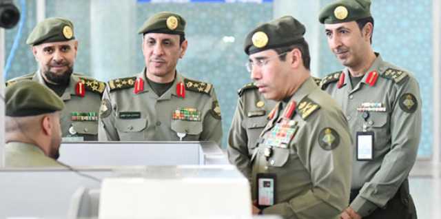 مدير الجوازات يقف على خدمات الحجاج بمطار المدينة