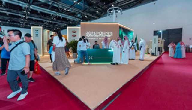 مكتبة الملك عبدالعزيز تقدم كتابين لـ”قارئ بكين”.. مشروع تواصل سعودي – صيني في مجال الثقافة
