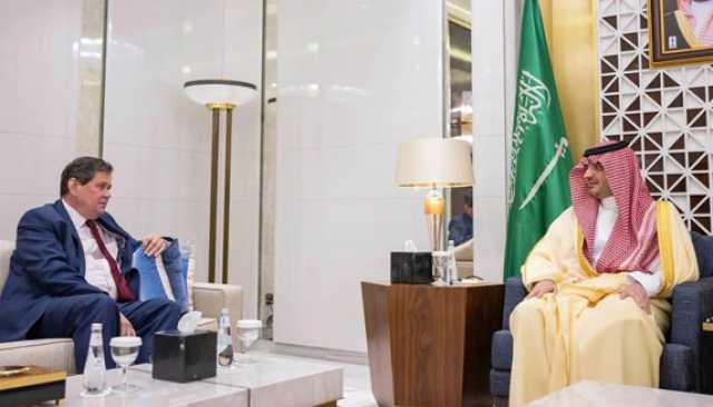 وزير الداخلية يستقبل سفير المملكة المتحدة