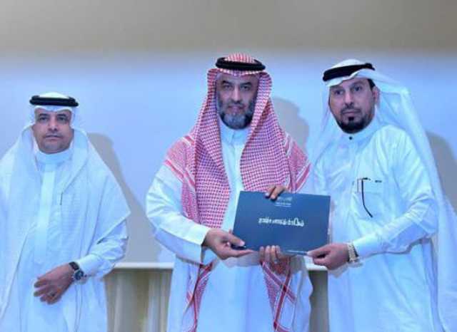مدير تعليم مكة يكرم الشهري
