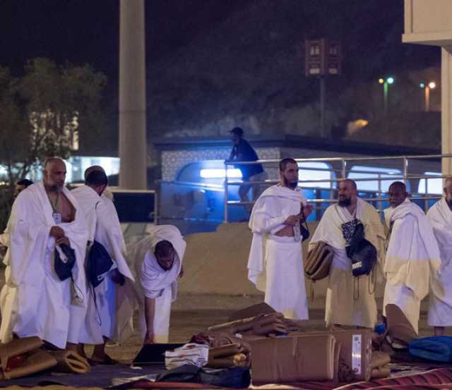 أدوا صلاتي المغرب والعشاء بمزدلفة.. الحجاج يرمون الجمرات ويبدأون أيام التشريق