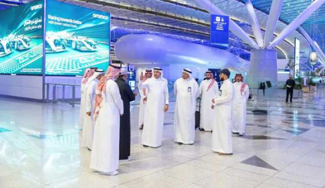 اطلع على آليات استقبالهم وتسهيل إجراءات سفرهم.. وزير النقل يقف على جاهزية مطار الملك عبدالعزيز لمغادرة الحجاج