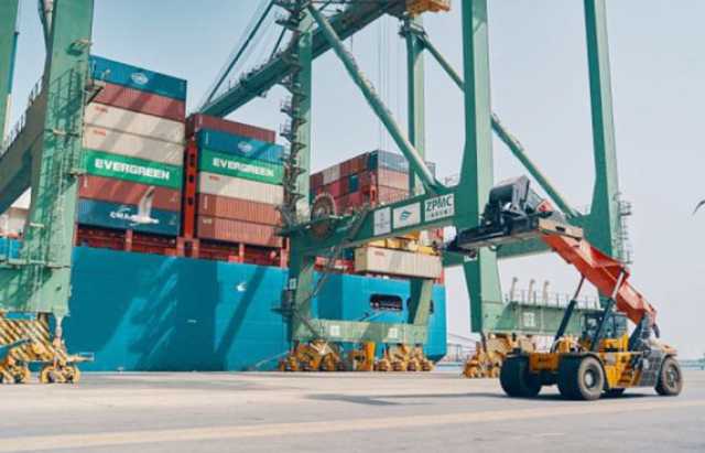 13 % ارتفاع مناولة الحاويات