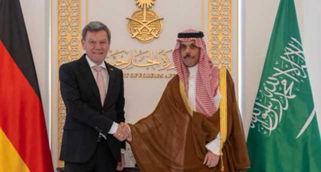 ناقش تداعياتها على الأمن والاستقرار الدولي.. وزير الخارجية يستعرض مع نظرائه في خمس دول التطورات الإقليمية