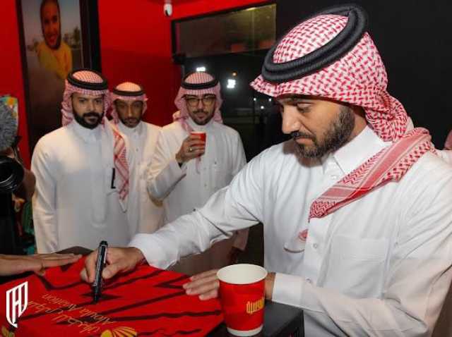 وزير الرياضة يزور مرافق وأكاديمية وملاعب السيدات في نادي القادسية