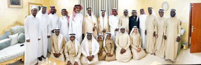 بمناسبة تخرجه وحصوله على الذهب.. فريق خليفة التطوعي يكرّم سقطي